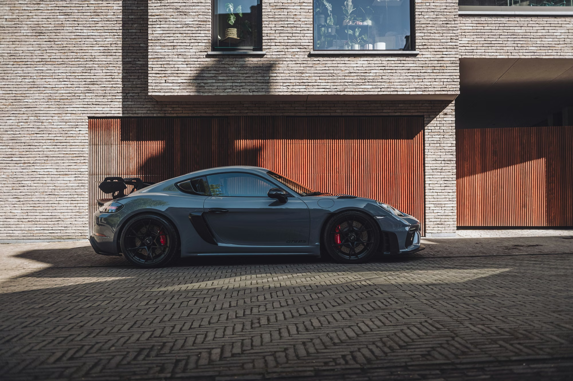 Porsche 718 Cayman GT4 RS - Weissach - Artic Grey