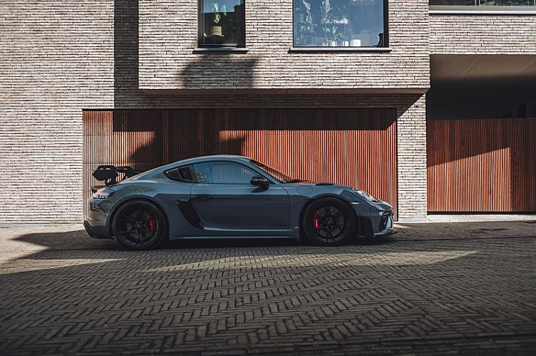 Porsche 718 Cayman GT4 RS - Weissach - Artic Grey