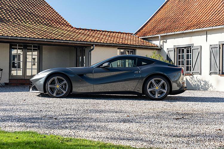 Ferrari F12 Berlinetta - Grigio Silverstone